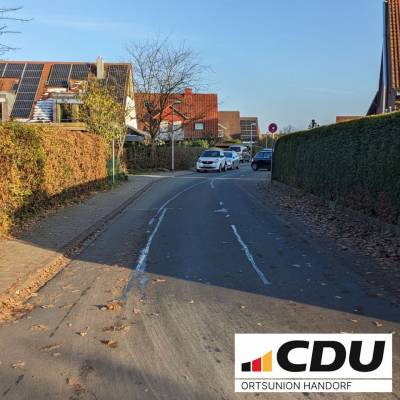 Der Willingrott von der Dorbaumstraße aus, hier stehen morgens Autos am Straßenrand